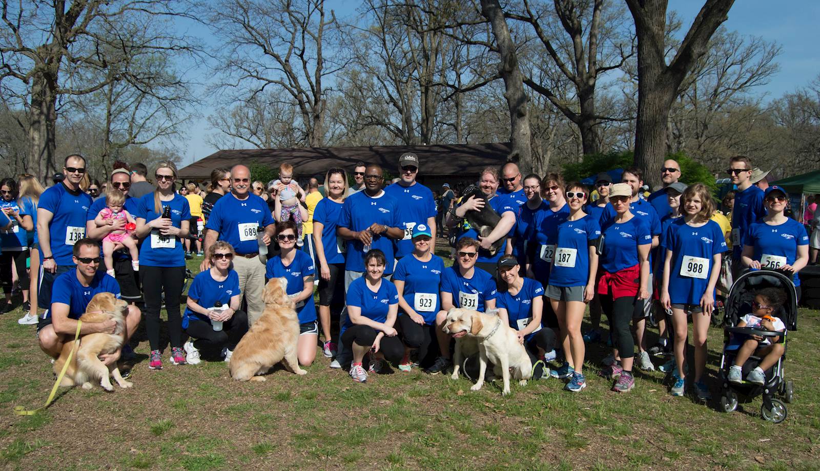 photo of a large group of Hanson staff at a 5K walk event