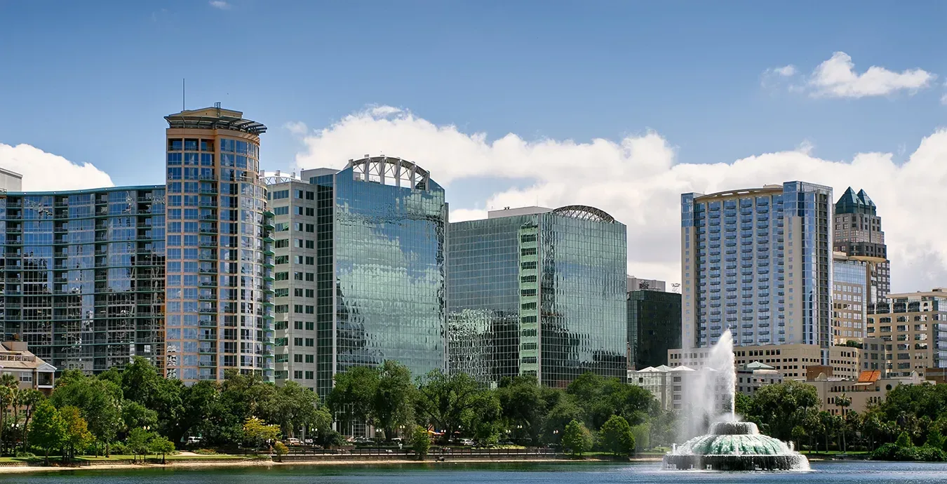 Lake Eola and Orlando skyline with fountain