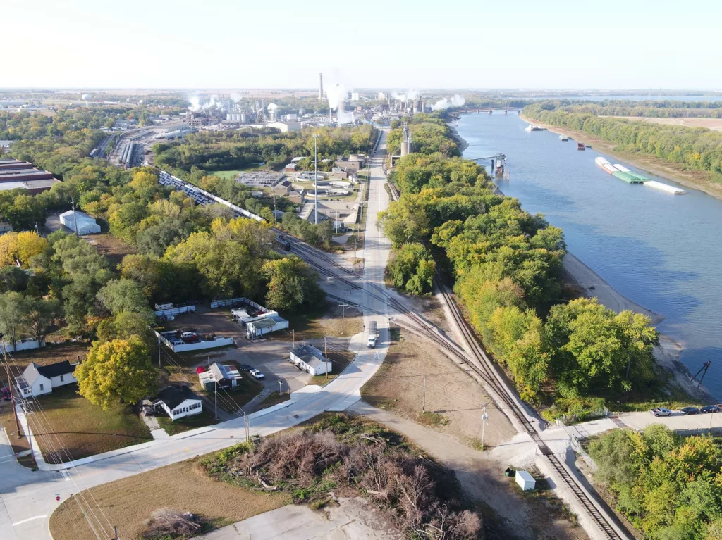 The city of Pekin chose Hanson as the prime design consultant to provide preliminary and final design for the reconstruction of the industrial Front Street corridor.