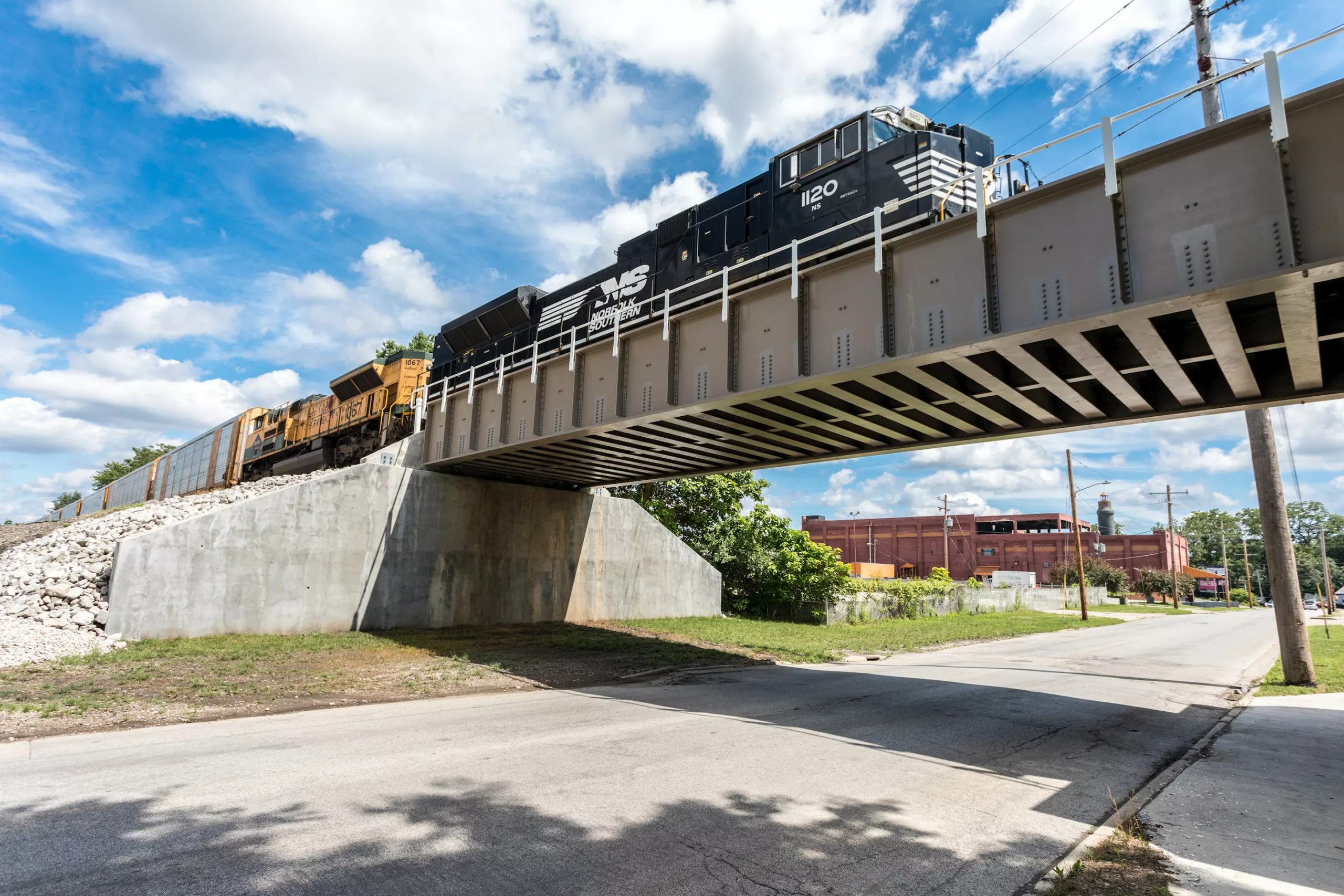 Hanson provided engineering services for the rehabilitation of Norfolk Southern Bridge DH-376.74 in Decatur, Illinois.