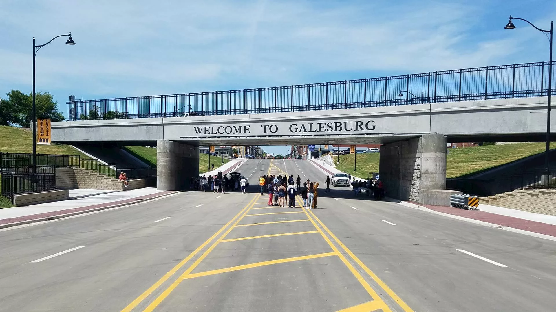 Bridging-the-divide-in-Galesburg-East-Main