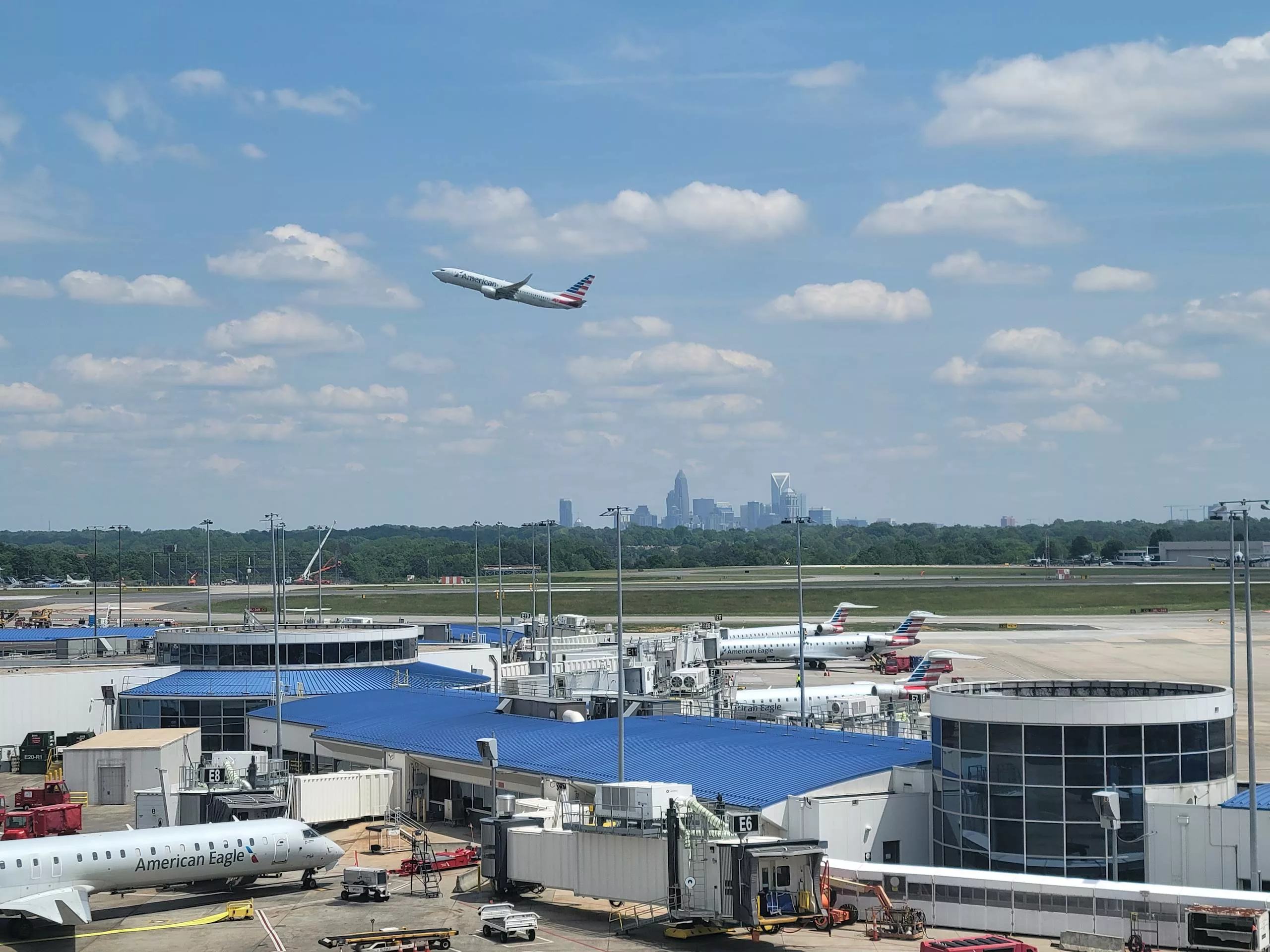 Hanson provided design-phase commissioning services for the 190,000-gross-square-foot expansion of Concourse A at the Charlotte Douglas International Airport in Charlotte, North Carolina.