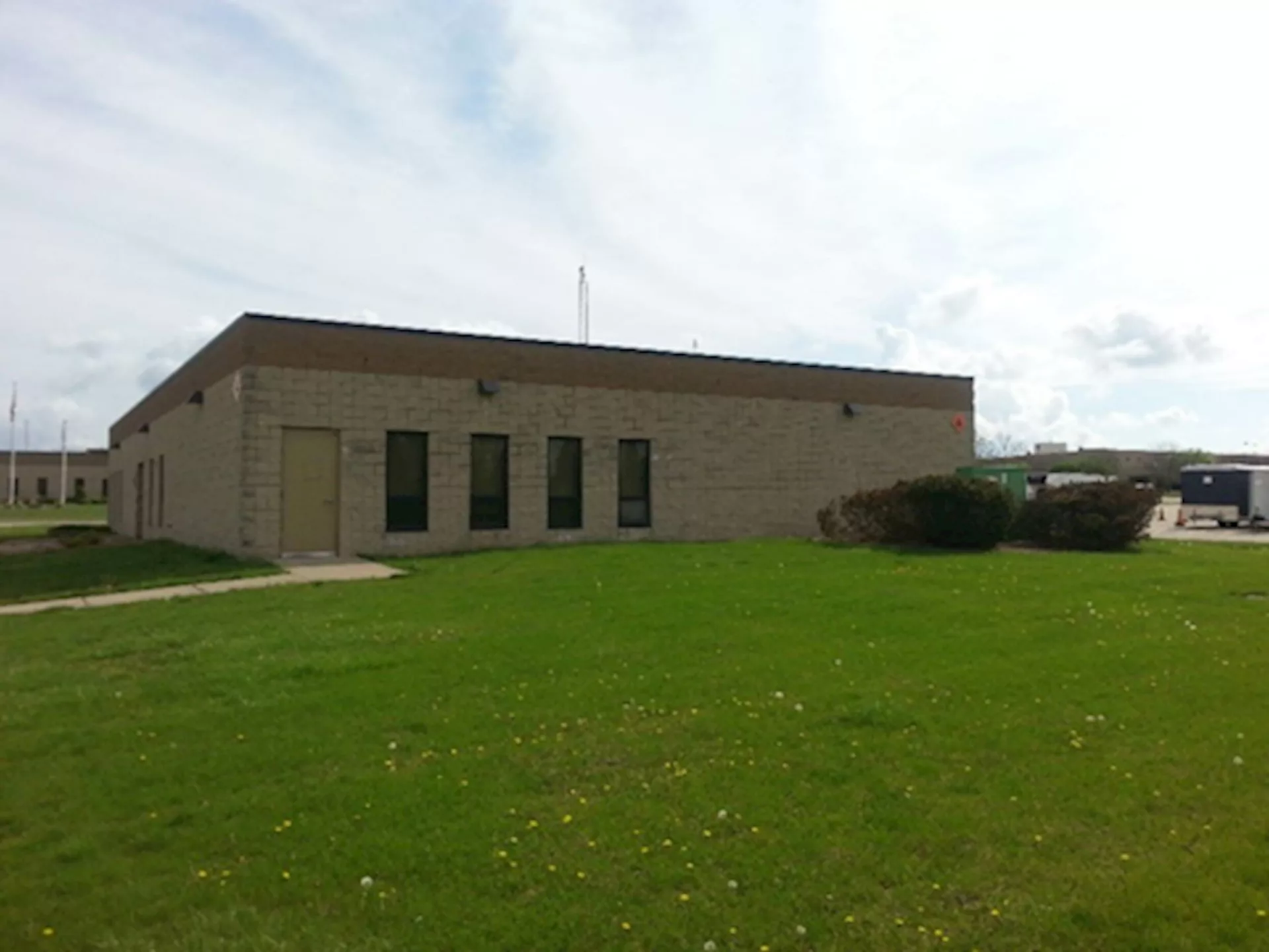 Hanson provided mechanical, electrical and plumbing engineering design services for a renovation of the Illinois Air National Guard 182nd Airlift Wing’s Recruitment and Retention Facility in Peoria, Illinois.