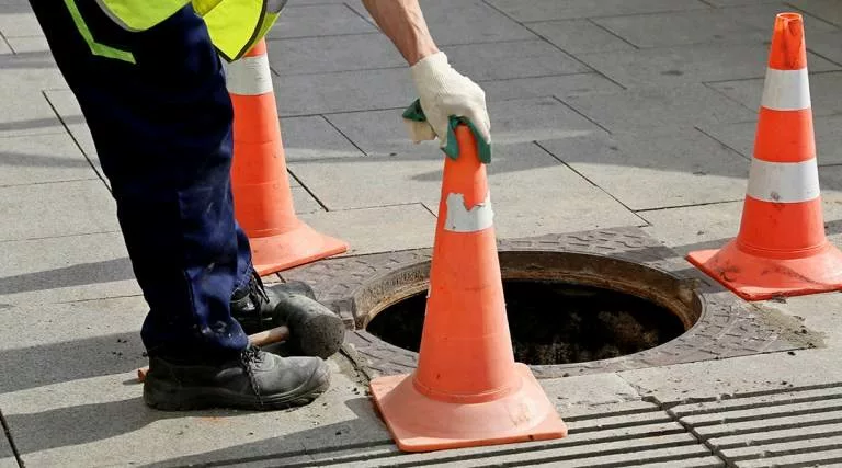 bigstock-Worker-Over-The-Open-Sewer-Hat-382411850-4