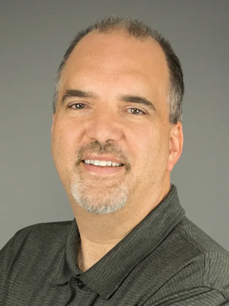 headshot of Robert Scott